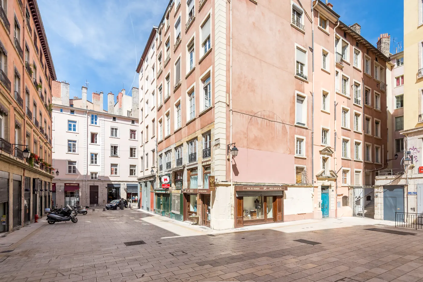 Vue de la rue — LA CABANE