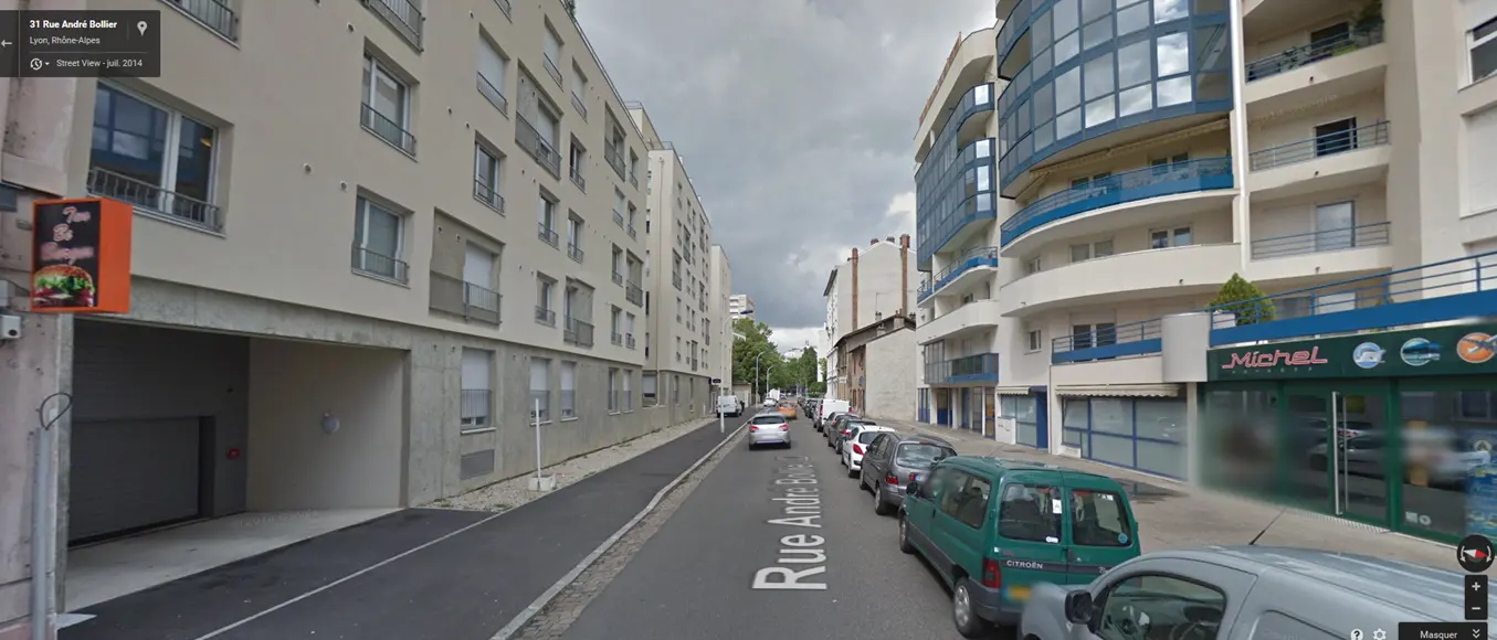 Vue de la rue — LA HALLE