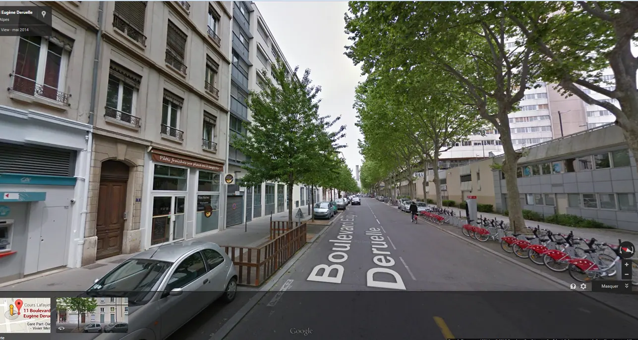 Vue de la rue — LE CRAYON