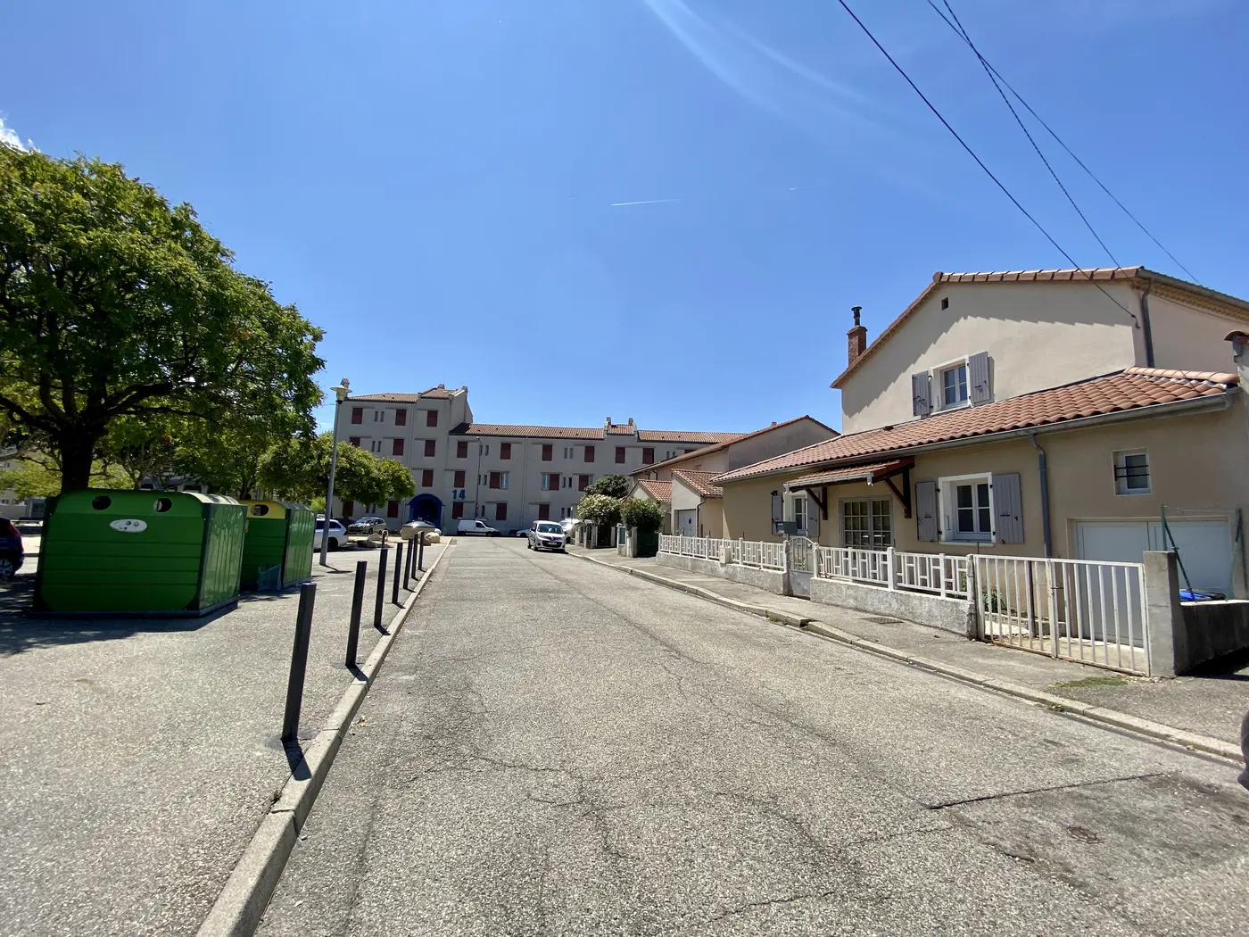 Vue de la rue — LE LOUIS 16